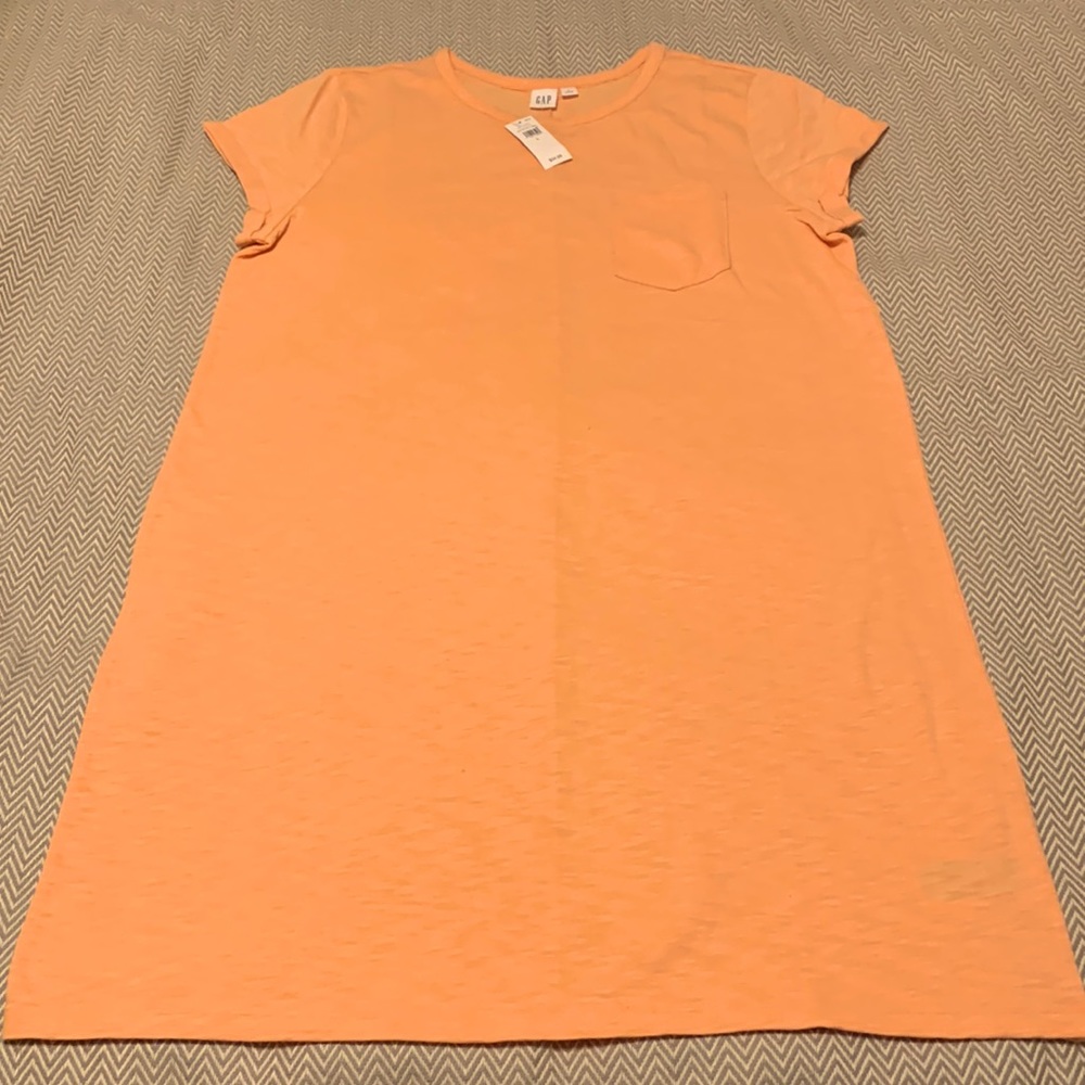 NWT. GAP pocket tee dress. Pretty peachy-orange color. Size Large.